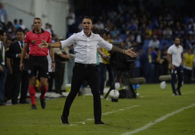 (VIDEO) ¿Leguizamón de volante central? Vicente Sánchez respondió