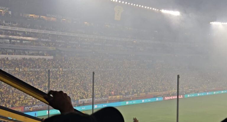 (VIDEO) “Mario no se va”: El sentido cántico de los hinchas de BSC durante el homenaje a Pineida