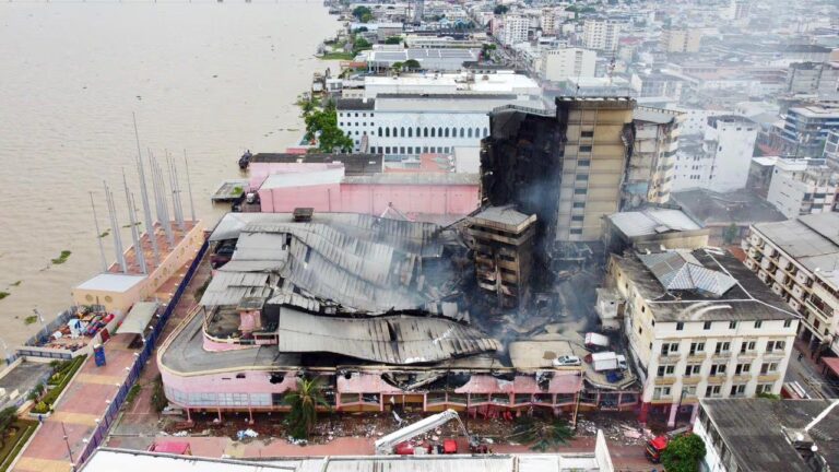 Gobierno insiste en pedido de informe técnico sobre incendio en Guayaquil