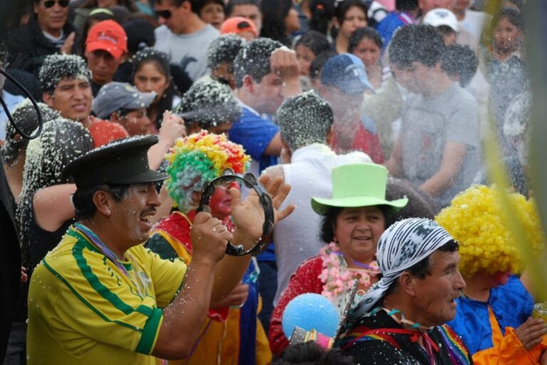 Presidente Noboa reduce el IVA al 8% para el feriado de carnaval y busca impulsar el turismo