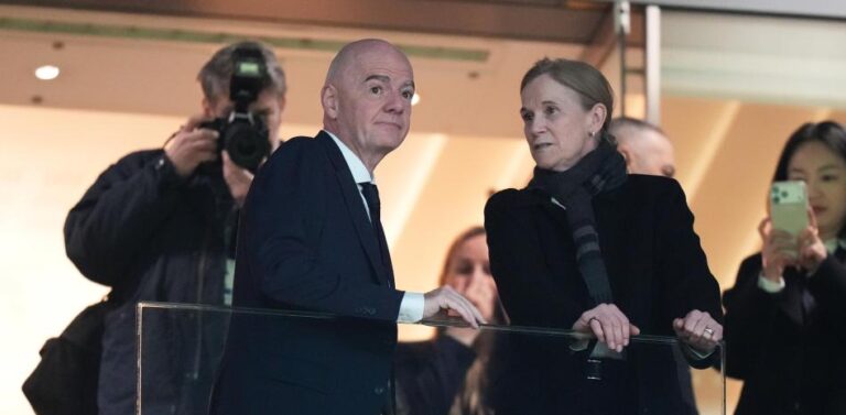 Infantino apoya el levantamiento del veto a Rusia y en Ucrania le responden: “Es un irresponsable”