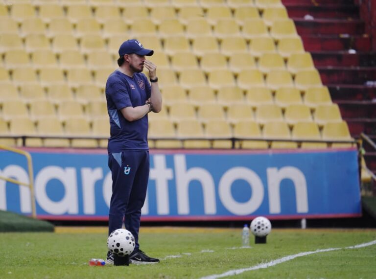 Diego Martínez, DT de la U. Católica: “Nos sorprendió un poco el 11 de Barcelona”