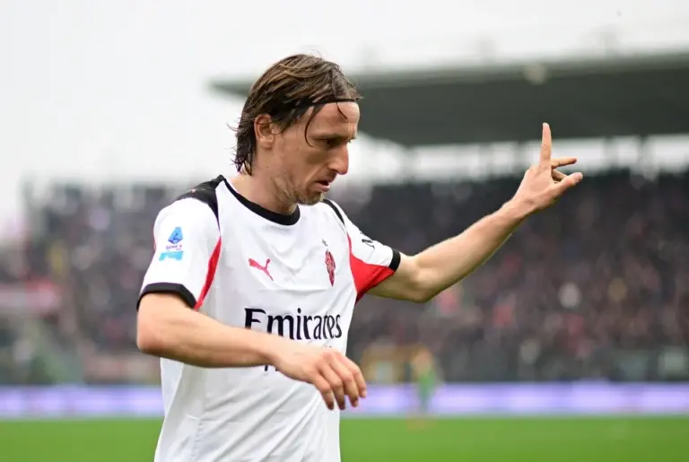 (VIDEO) Modric brilla y el Milan gana cómodamente ante Cremonense