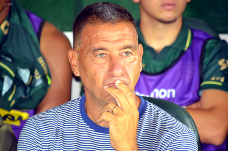 OFICIAL: Orense anunció la salida del DT Raúl Antuña