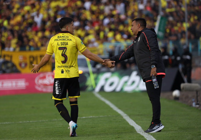 (VIDEO) Discusión de César Farías con un periodista tras el juego Vs. Dep. Cuenca