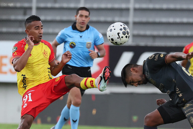 (VIDEO) Deportivo Cuenca golpea en Quito y derrota a Aucas por la mínima