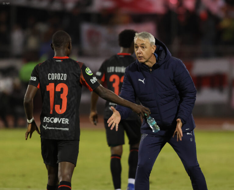 Tiago Nunes: “Fue un partido mentalmente muy fuerte de nuestro equipo”