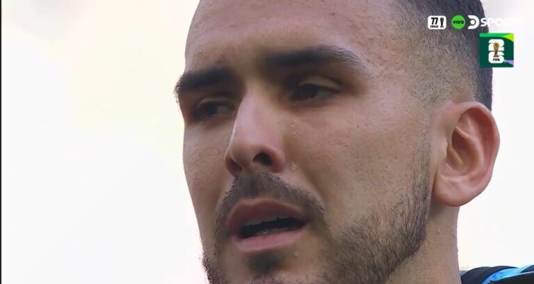 (VIDEO) EMOTIVO MOMENTO: Jugadores de Bolivia rompieron en llanto al cantar el Himno Nacional antes del repechaje