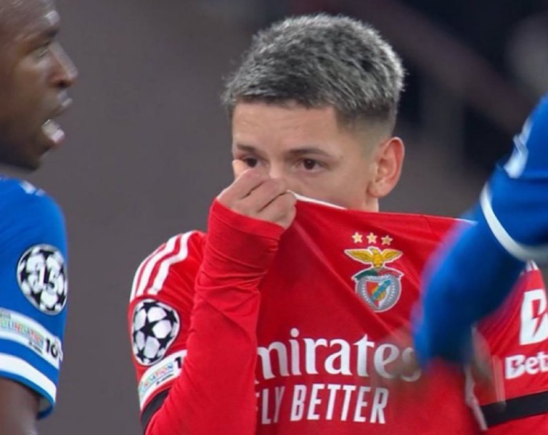 La IFAB aprobará la expulsión de jugadores que se tapen la boca en incidentes racistas