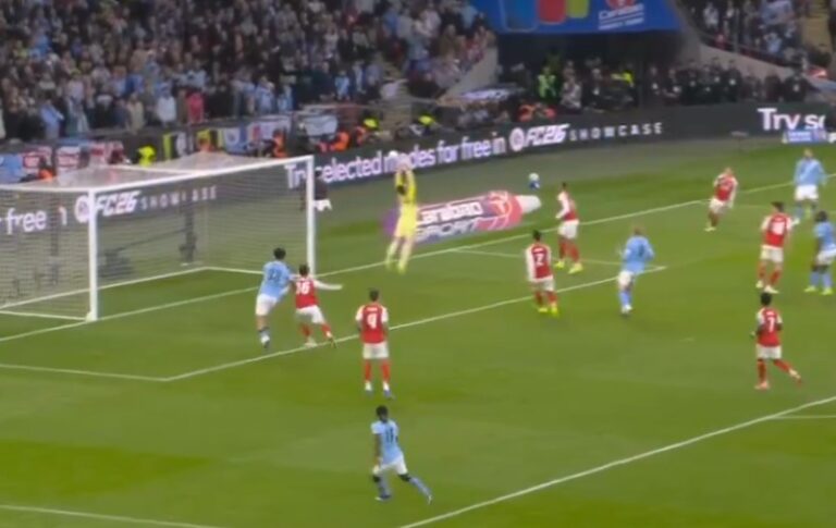 (VIDEO) TREMENDO ERROR del arquero del Arsenal para el gol del City