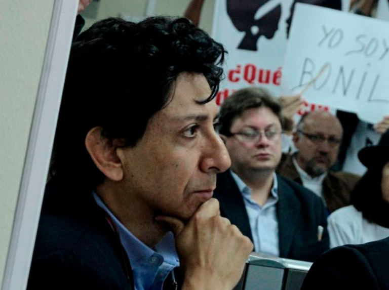 El caricaturista Bonil se despide de El Universo tras 31 años de trayectoria