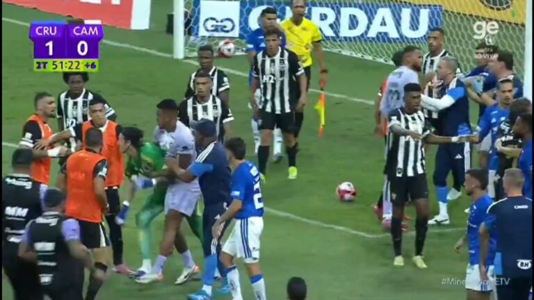 (VIDEO) Batalla campal entre jugadores del Cruzeiro y Atlético Mineiro en la final del Mineirao