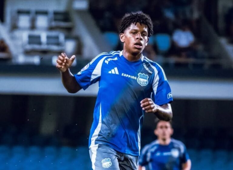 ¿BAJA PARA EL CLÁSICO? Luis Fragozo, convocado a una gira internacional con La Tri sub-17