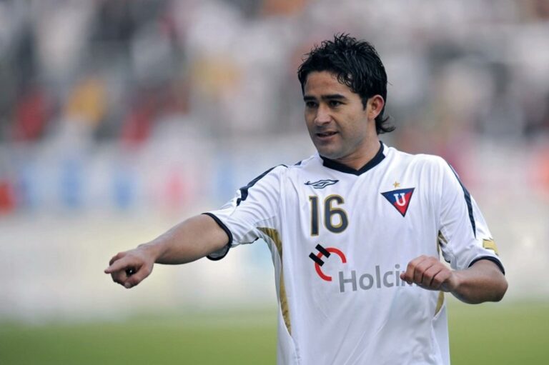 (VIDEO) BIELER COMO HINCHA: Se infiltró en la barra de LDU en la Noche Blanca