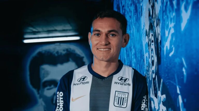 El ecuatoriano Jairo Vélez es convocado por la selección de Perú