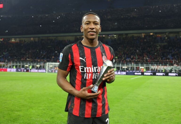 Pervis Estupiñán, elegido figura del derby de Milán tras anotar el gol del triunfo