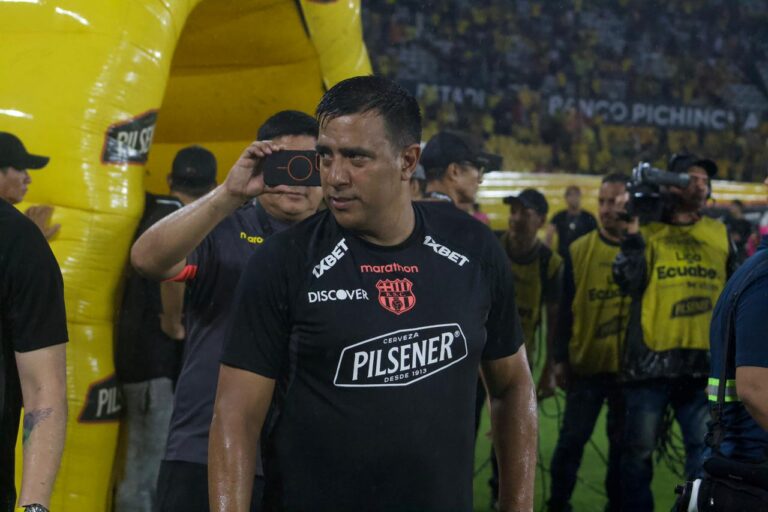 César Farías reveló que la taquilla del Clásico del Astillero fue incautada