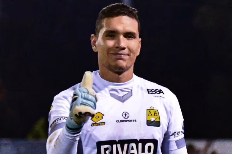 Independiente del Valle negocia el fichaje del arquero colombiano Aldair Quintana