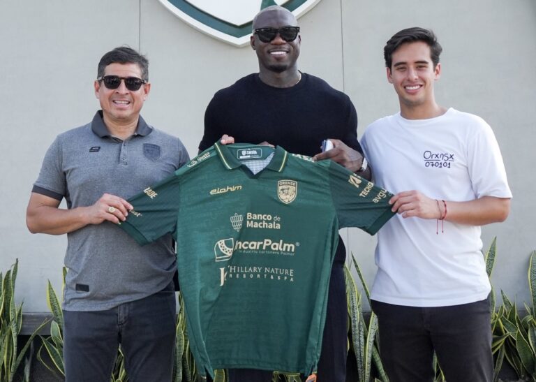 (FOTOS) Felipe Caicedo visitó las instalaciones de Orense SC