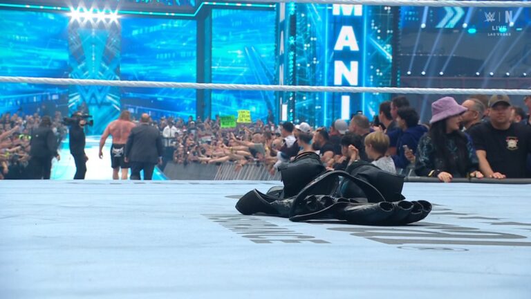 (VIDEO) ¡Brock Lesnar se retira en WrestleMania 42! Deja sus guantes y botas en el ring tras caer ante Oba Femi