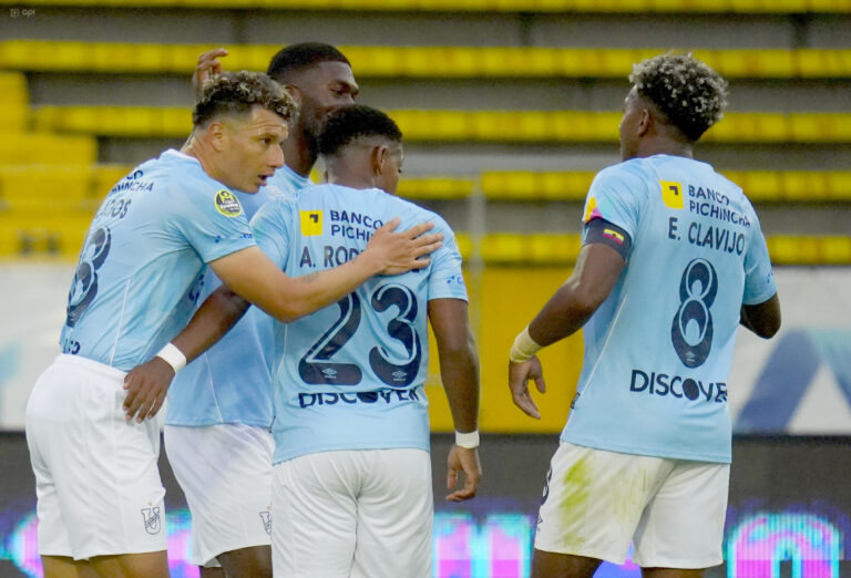 (VIDEO) REMONTADA DEL ‘TRENCITO AZUL’: U. Católica goleó a Guayaquil City en el Atahualpa
