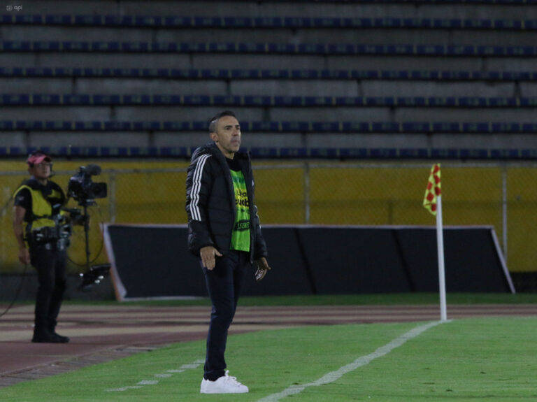 Vicente Sánchez: “Es un punto valioso en una cancha muy difícil”