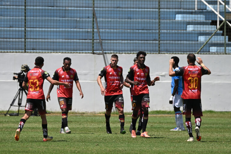 (VIDEO) Deportivo Cuenca golpeó en el Jocay, venció a Manta y se metió en el quinto puesto