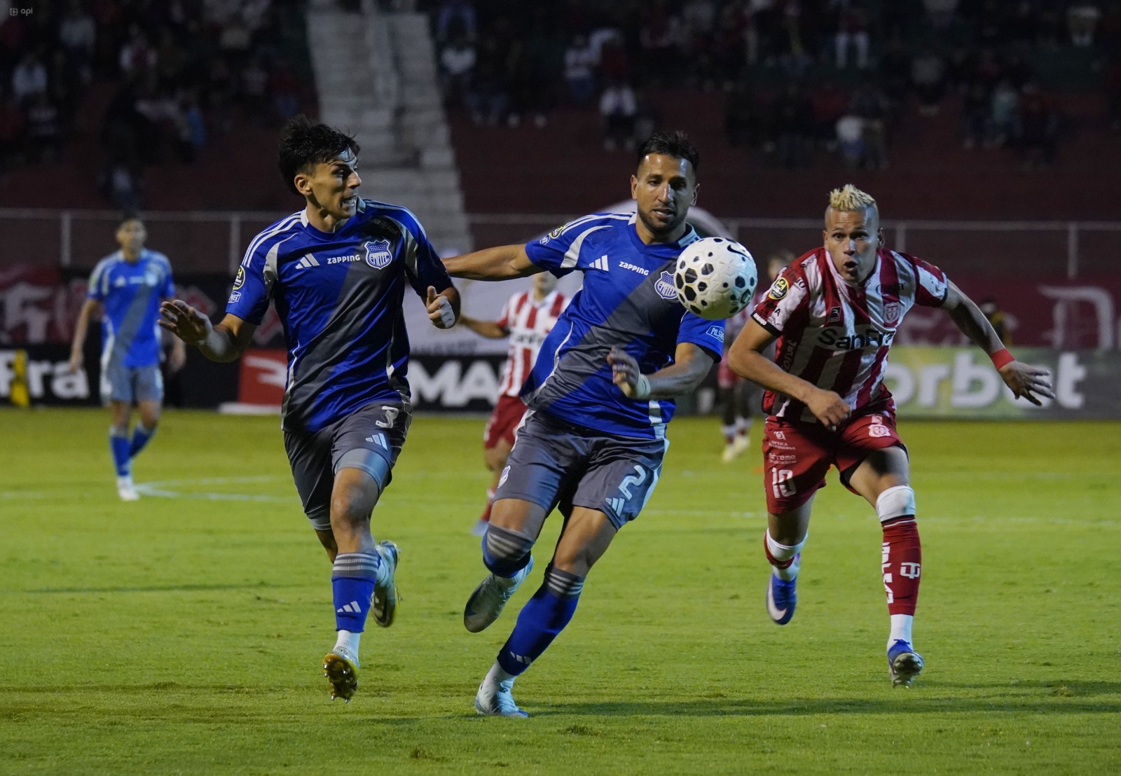 (VIDEO) PARTIDAZO EN AMBATO: Emelec derrotó sobre el final a T. Universitario