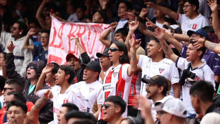 Fuerte medida en LigaPro: Prohíben murgas y banderas a la hinchada de LDU por varios partidos tras solicitud de la Policía