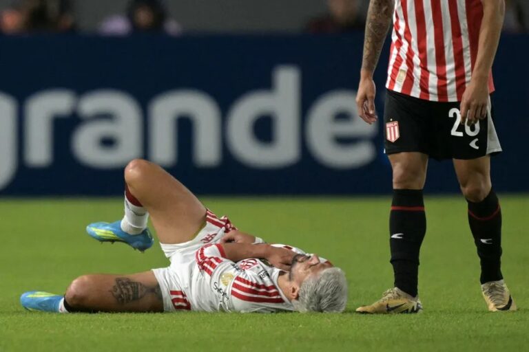 Giorgian de Arrascaeta se fracturó la clavícula y corre riesgo su presencia en el Mundial