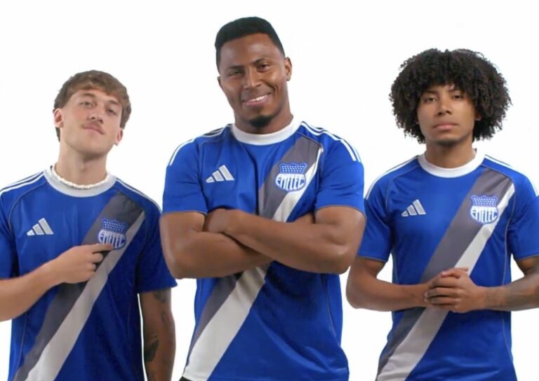 (VIDEO) NUEVA PIEL AZUL: Emelec presentó su camiseta para la temporada 2026