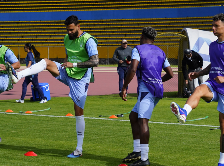 Presidente de Católica arremete contra LigaPro y defiende polémico chaleco