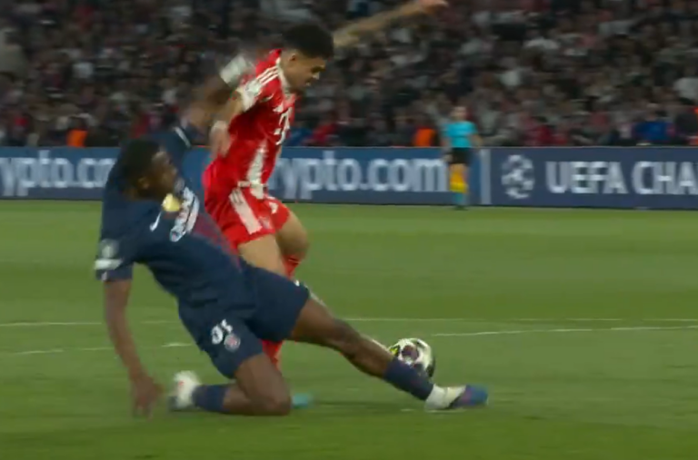 (VIDEO) El penal de Pacho hacia Luis Díaz para el gol del Bayern