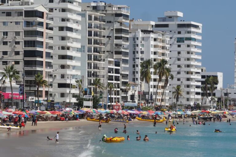 Daniel Noboa suspende jornada laboral del 30 de abril y extiende feriado por el Día del Trabajo