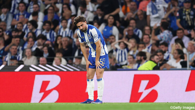 Pesadilla total: Jugador del Porto protagoniza el gol en contra más insólito del año y sale lesionado