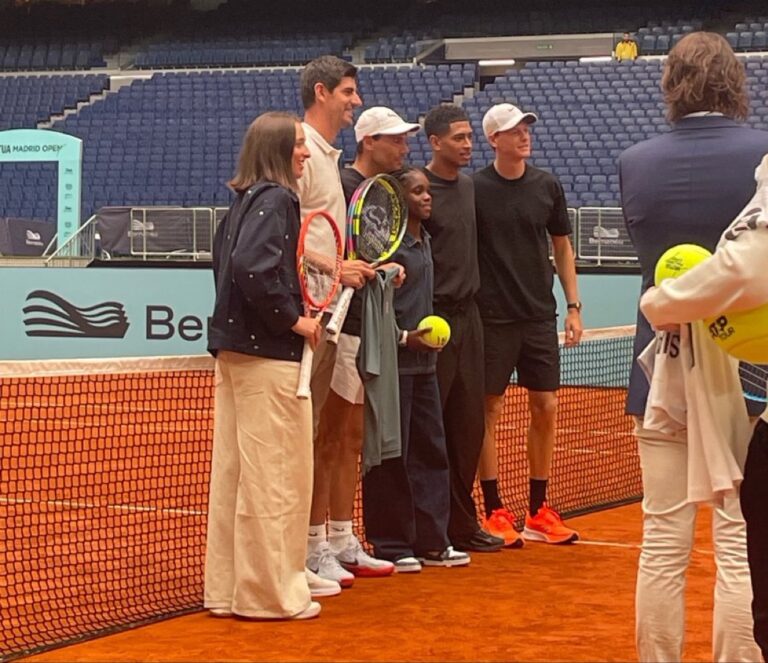 En el Bernabéu y con Florentino de juez: Sinner y Nadal protagonizan histórico peloteo de tenis junto a Bellingham y Courtois