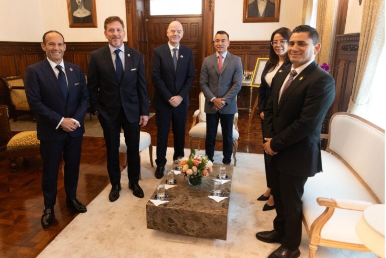 (FOTOS) Infantino y Domínguez visitaron al Presidente Daniel Noboa en Carondelet