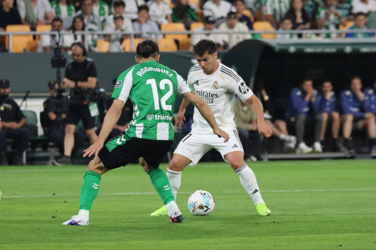(VIDEO) El Betis amarga al Real Madrid con un empate agónico