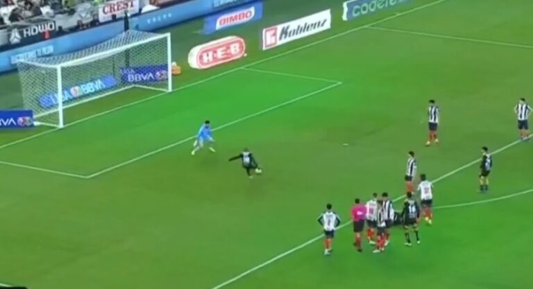 (VIDEO) SE AVIVÓ Y MADRUGÓ AL RIVAL: Nuevo gol de Enner Valencia en México