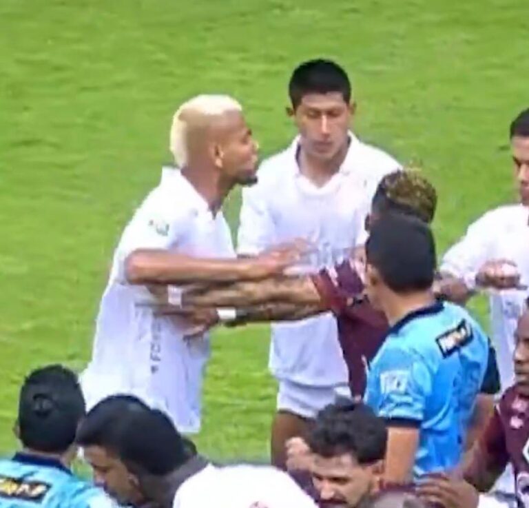 (VIDEO) INCIDENTES EN ECHALECHE entre jugadores de Mushuc Runa y Técnico Universitario
