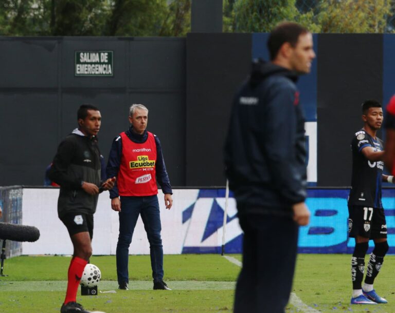 (VIDEO) Tiago Nunes molesto por el calendario de LDU: ” La supuesta IA que organiza el fixture es complicada, no es de Quito”