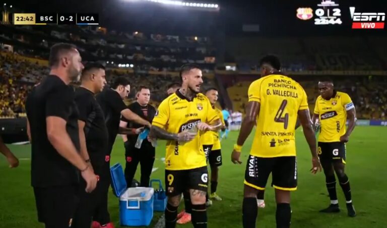 (VIDEO) SE CALENTÓ EL ‘PIPA’: Fuerte arenga de Benedetto tras el 0-2 ante Católica (CH)