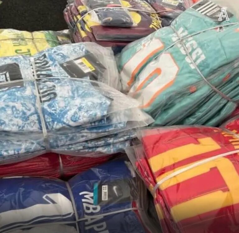 Golpe al mercado negro: policía británica incauta más de 4.400 camisetas falsas antes del Mundial