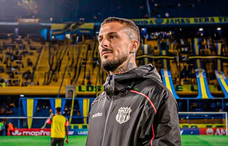 (VIDEO) Darío Benedetto recibió un reconocimiento por parte de Boca Juniors