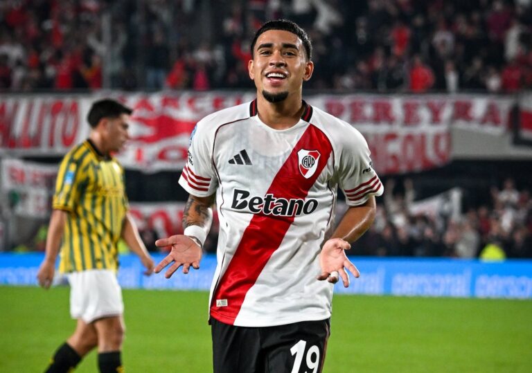 (VIDEO) LO LIQUIDÓ: GOLAZO de Kendry Páez en la victoria de River Plate