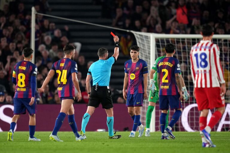 UEFA rechaza la queja del Barcelona por el arbitraje de Kovacs ante Atlético de Madrid
