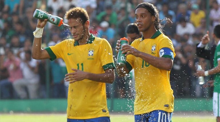 En medio de la polémica por Neymar, vuelve el recuerdo de Ronaldinho y el Mundial 2010