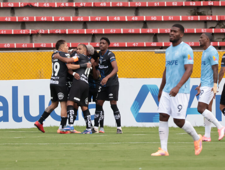 PARA SACAR MÁS VENTAJA: El posible 11 de IDV para recibir a BSC