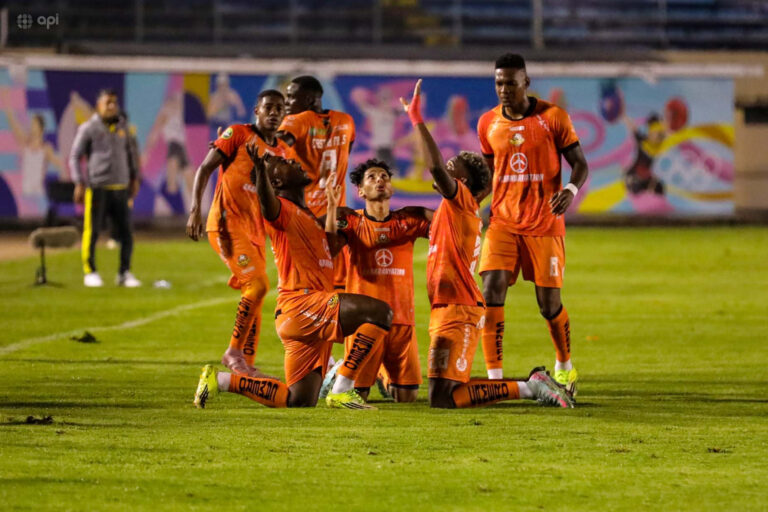 (VIDEO) EN OTRO GRAN PARTIDO: Libertad lo dio vuelta y se impuso a Aucas