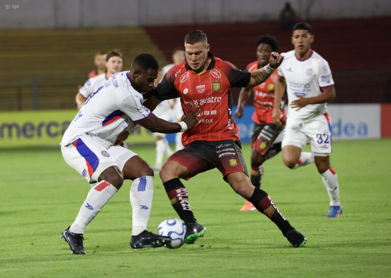 PARIDAD EN EL ASA: Deportivo Cuenca y San Lorenzo igualaron por Sudamericana